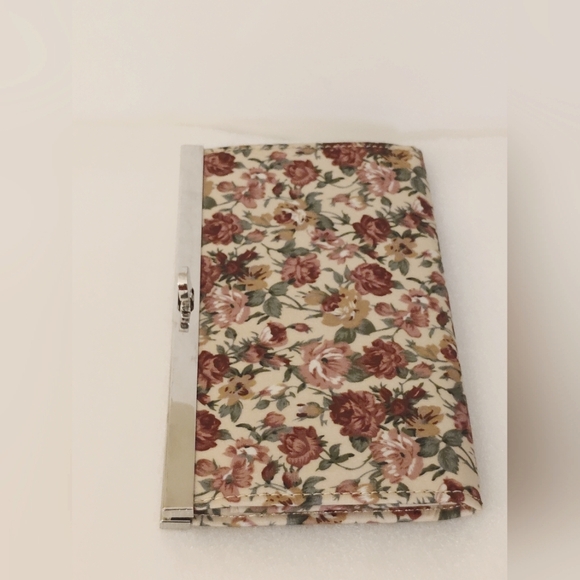 Black Poppy Floral Clutch - Picture 8 of 10